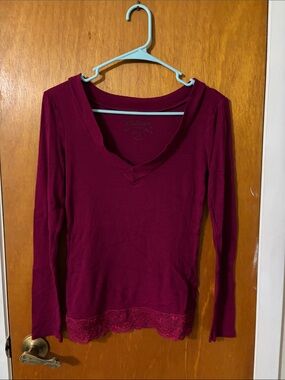 Decree Long Sleeve V-Neck Top in Wine